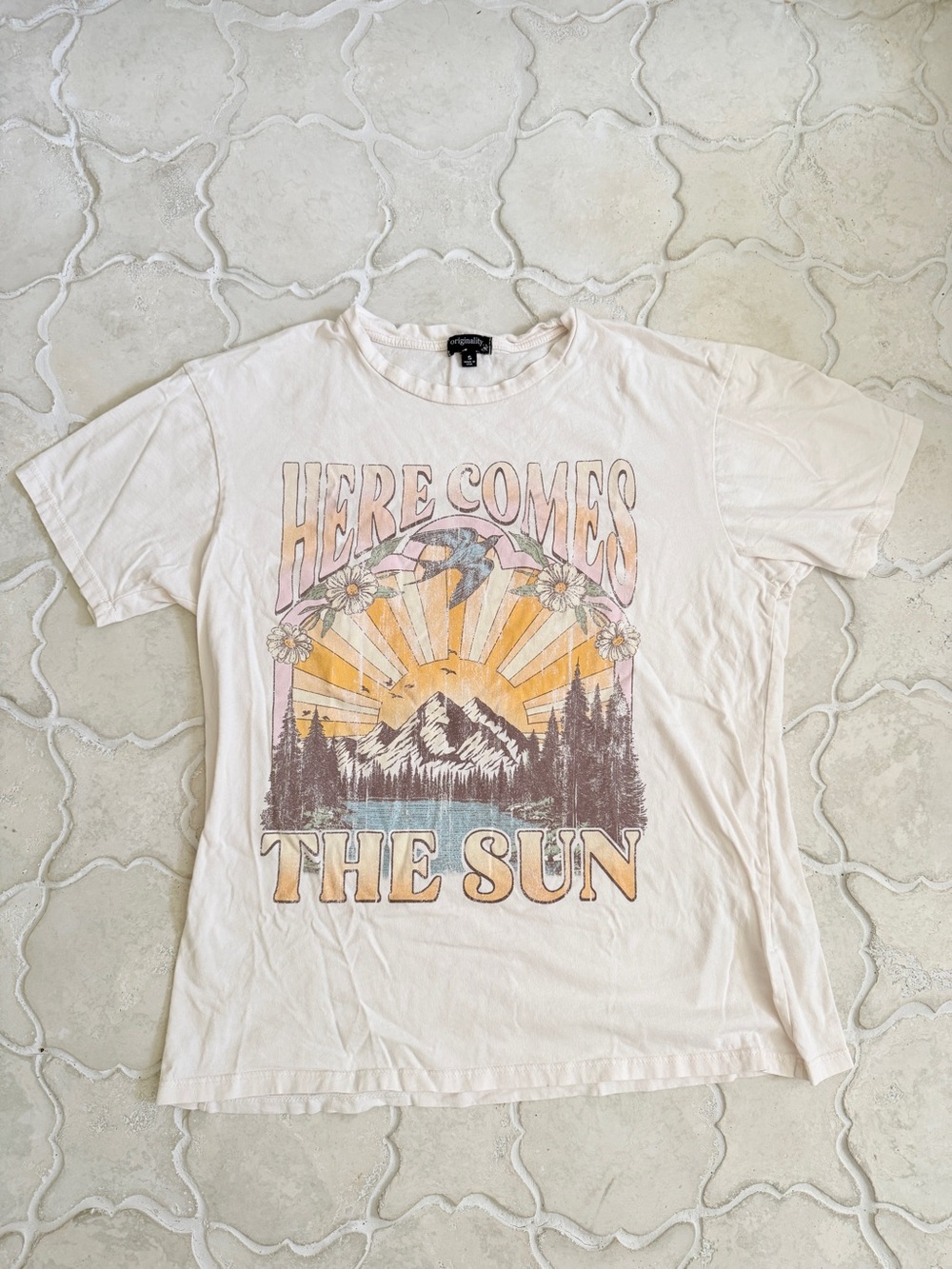 Originality Here Comes The Sun Graphic Tee - Pastel Sunrise Small